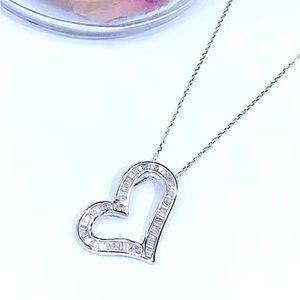 NEW in box! SHINES & SPARKLES bright!GORGEOUS silver plated 🤍 pendant necklace